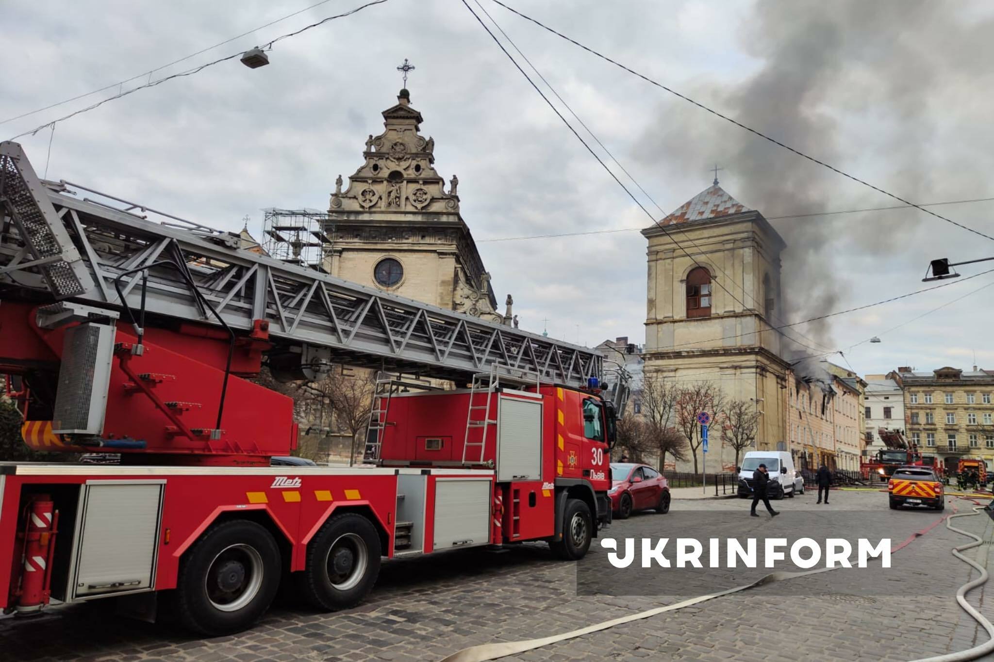 handcuffed-hands-crime-and-the-law_308019-67_883e5828